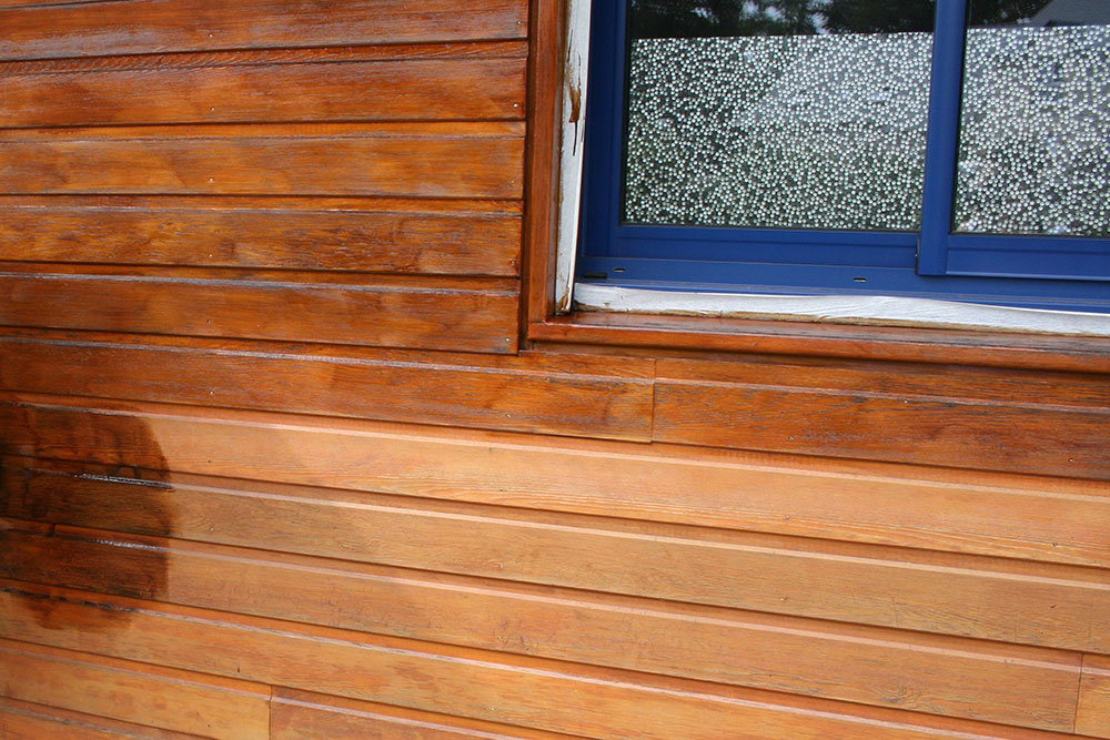 Holzschutzlasur | Bild: AdobeStock © DjiggiBodgi.com